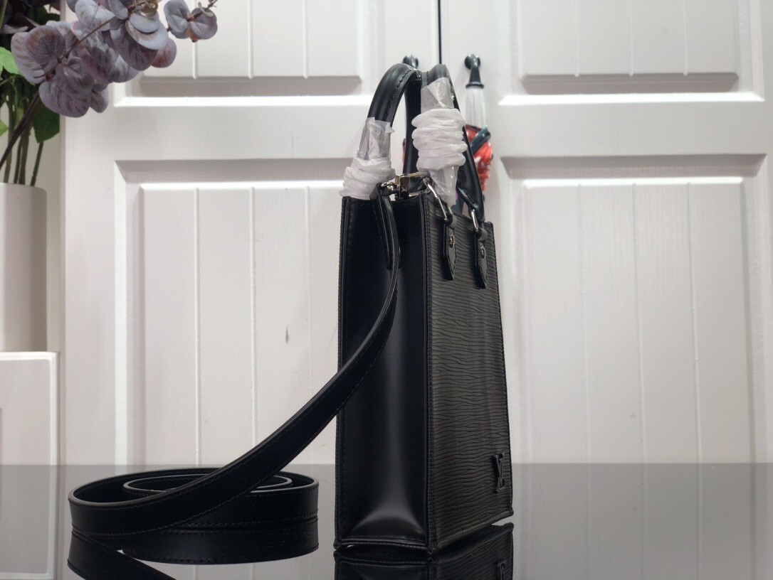 LV PETIT SAC PLAT M69575