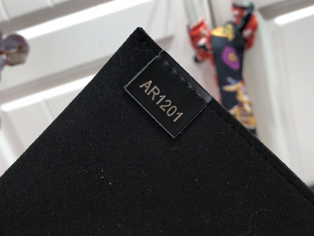 LV PETIT SAC PLAT M69575