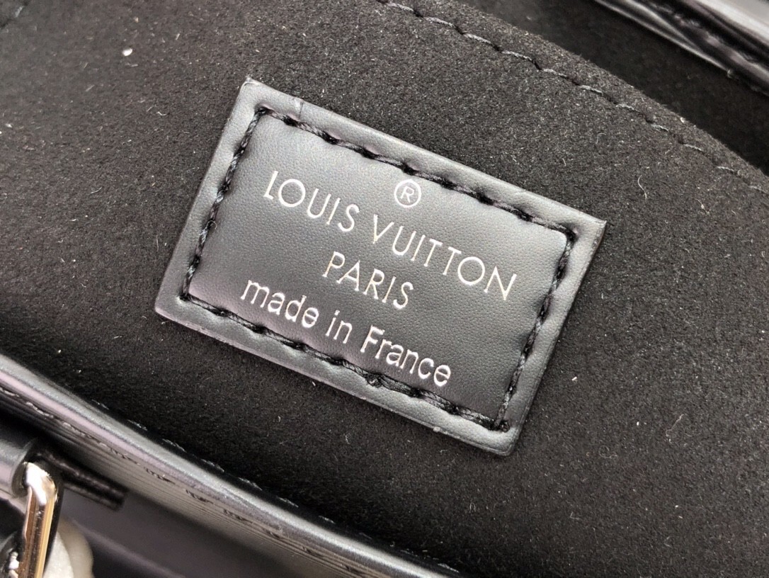 LV PETIT SAC PLAT M69575
