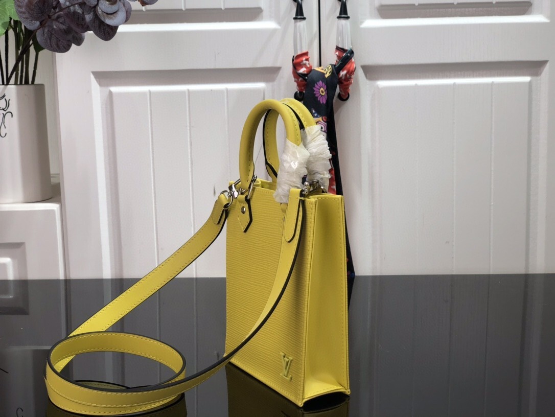 LV PETIT SAC PLAT M69575