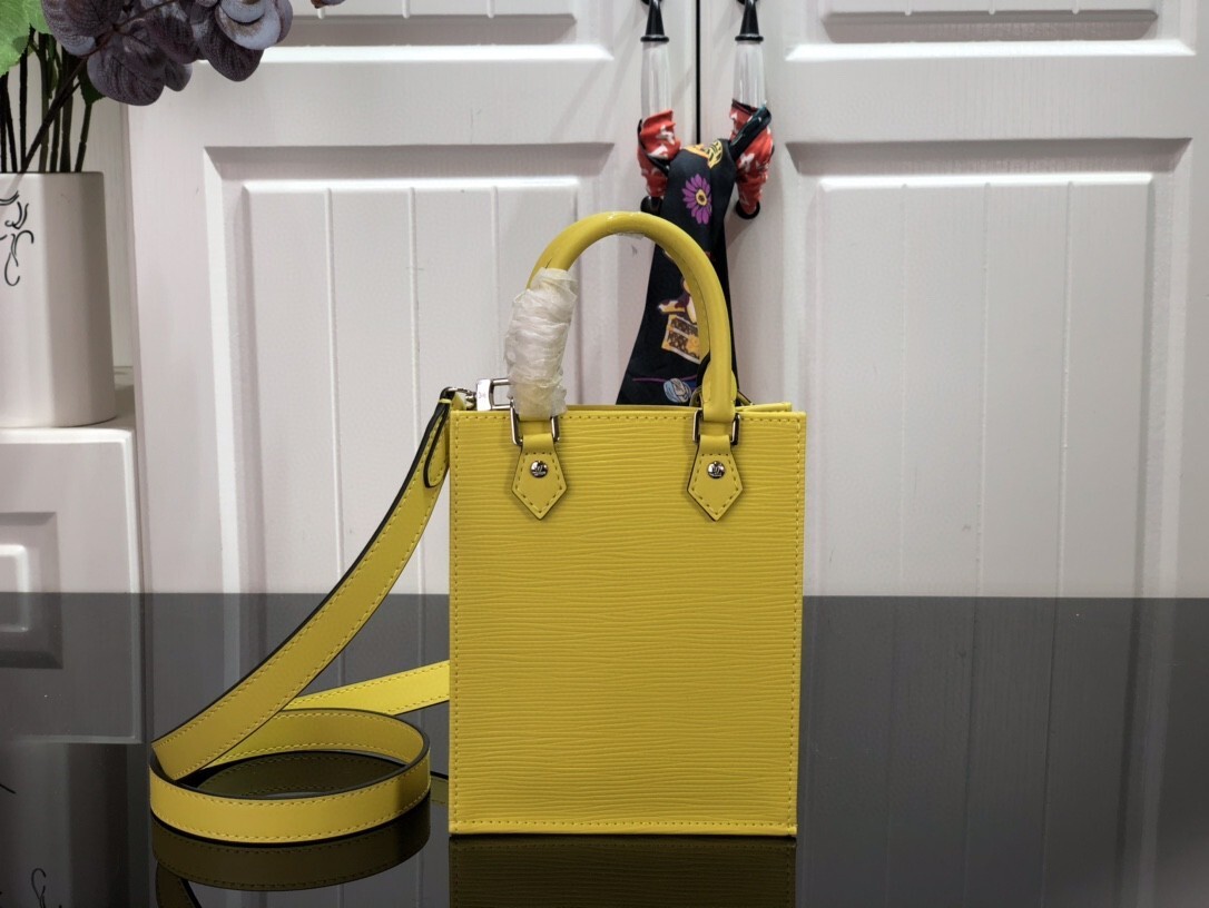 LV PETIT SAC PLAT M69575