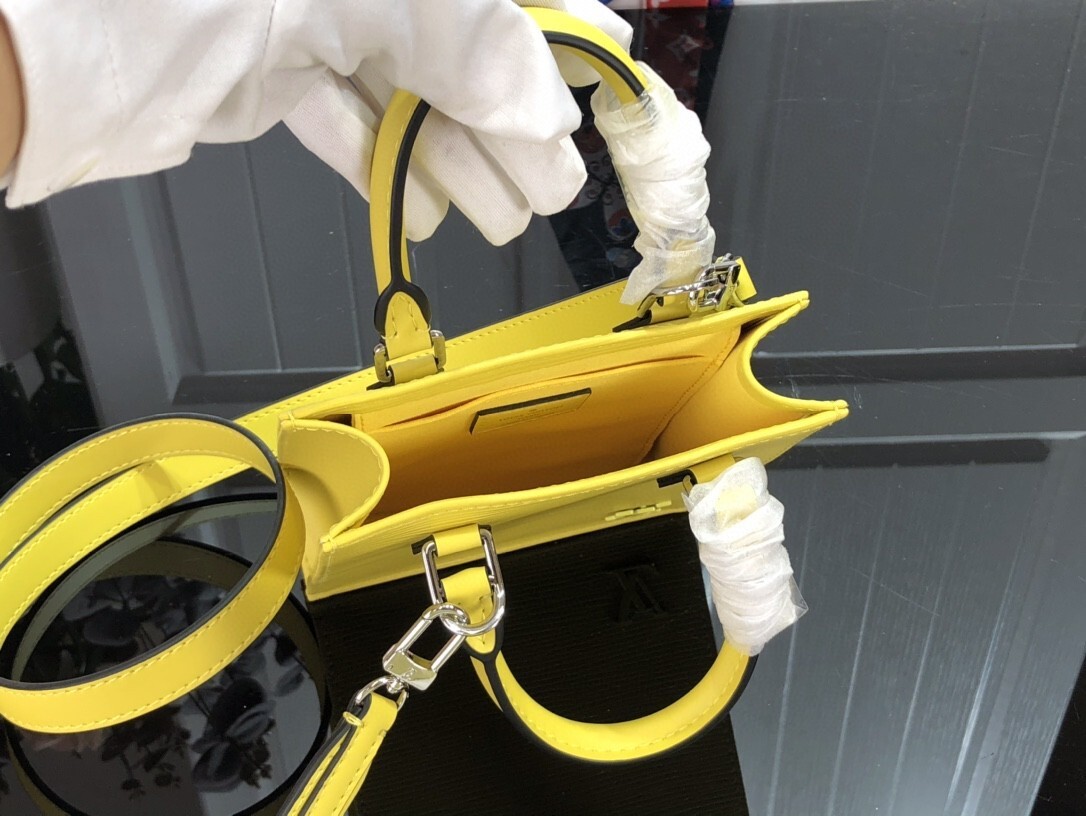 LV PETIT SAC PLAT M69575