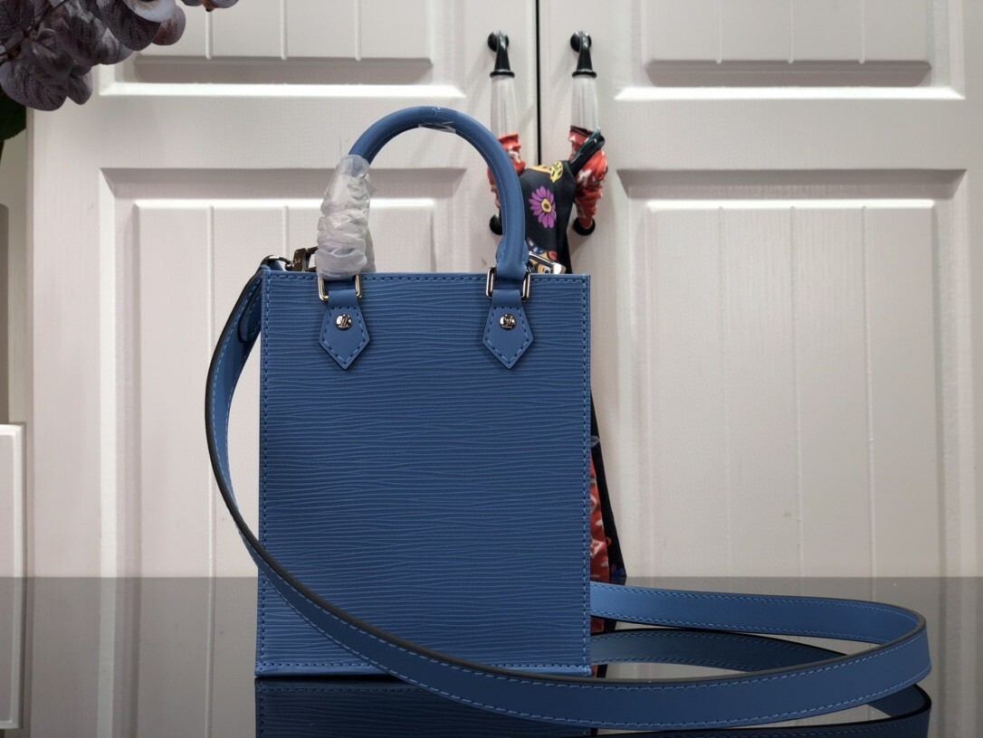 LV PETIT SAC PLAT M69575