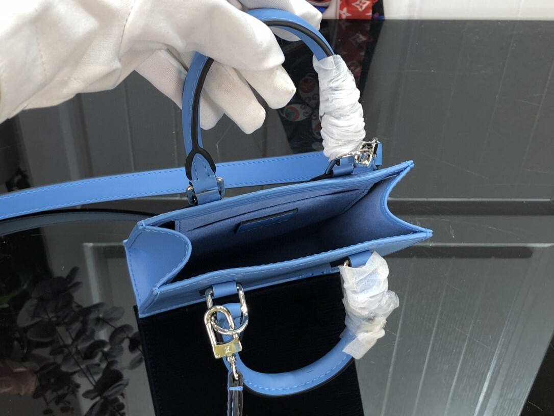 LV PETIT SAC PLAT M69575