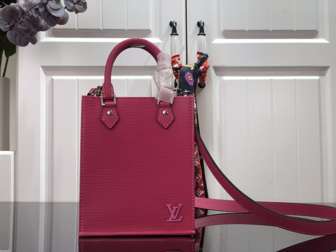 LV PETIT SAC PLAT M69575