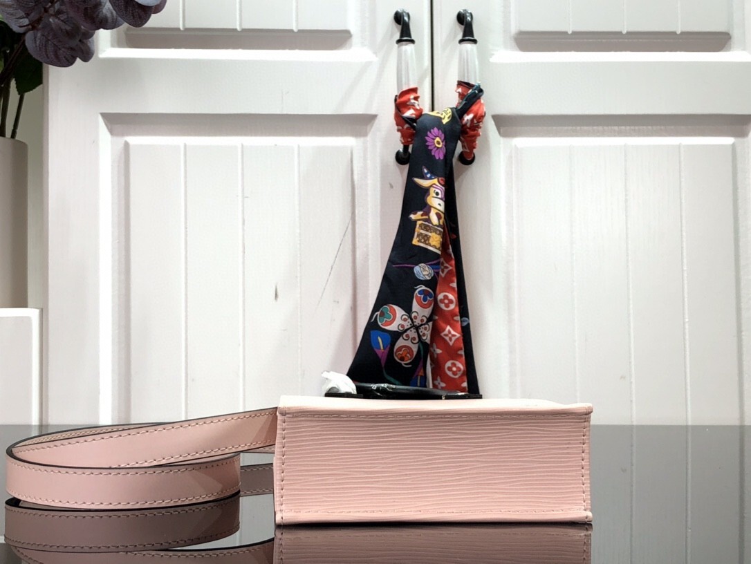 LV PETIT SAC PLAT M69575