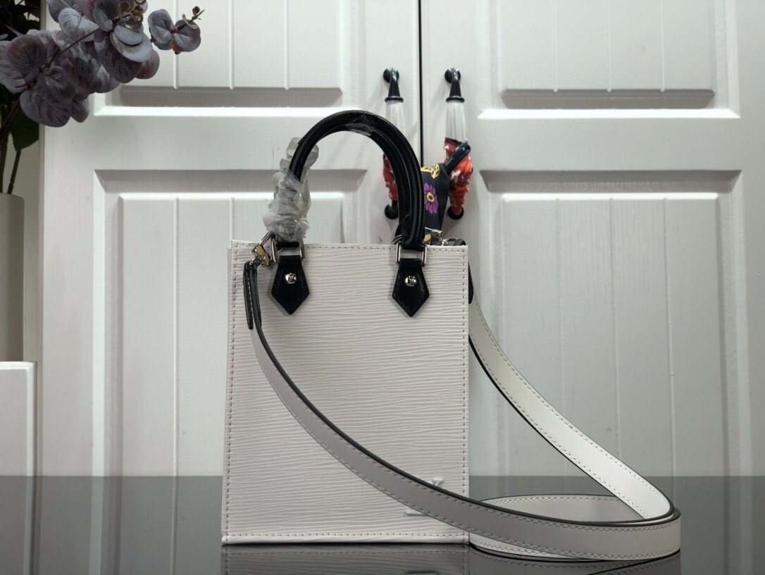 LV PETIT SAC PLAT M69575