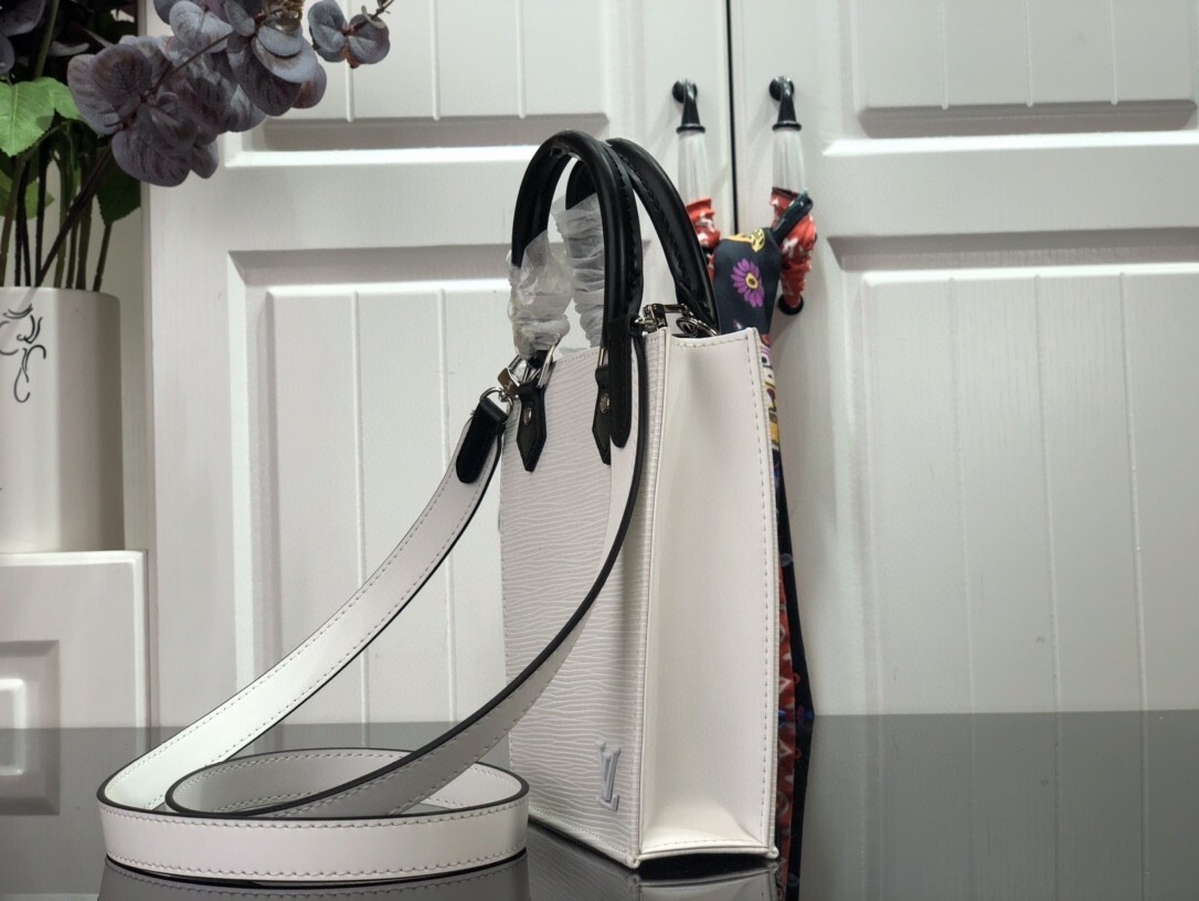 LV PETIT SAC PLAT M69575