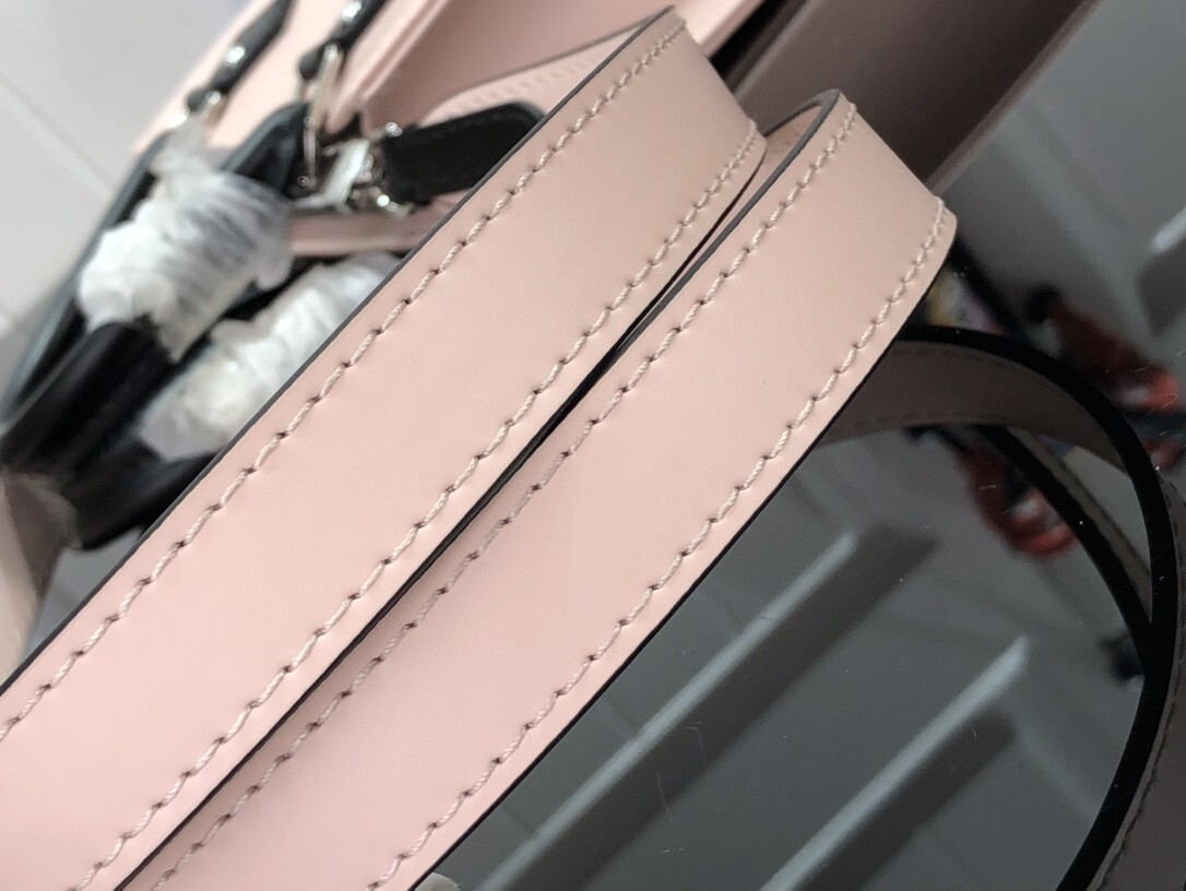 LV PETIT SAC PLAT M69575