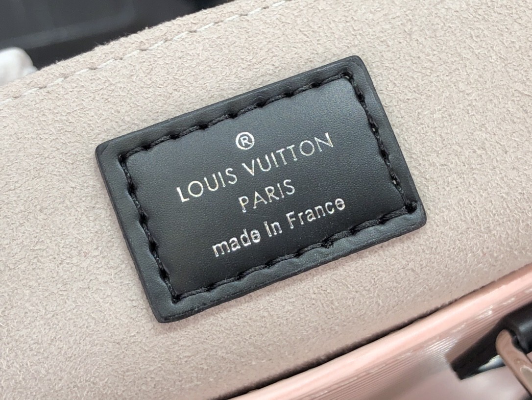 LV PETIT SAC PLAT M69575