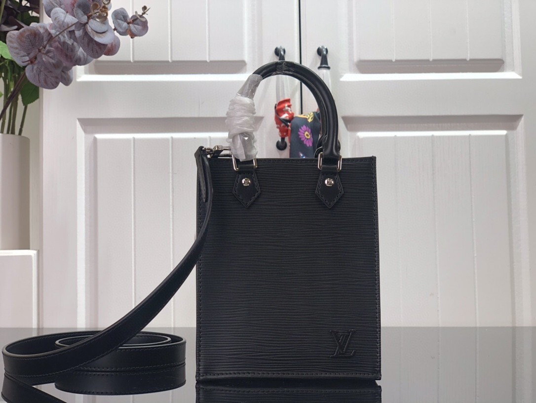 LV PETIT SAC PLAT M69575