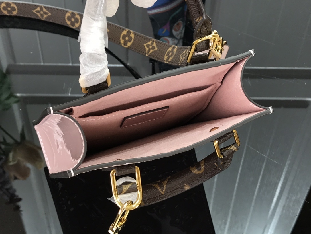 LV PETIT SAC PLAT M90564 