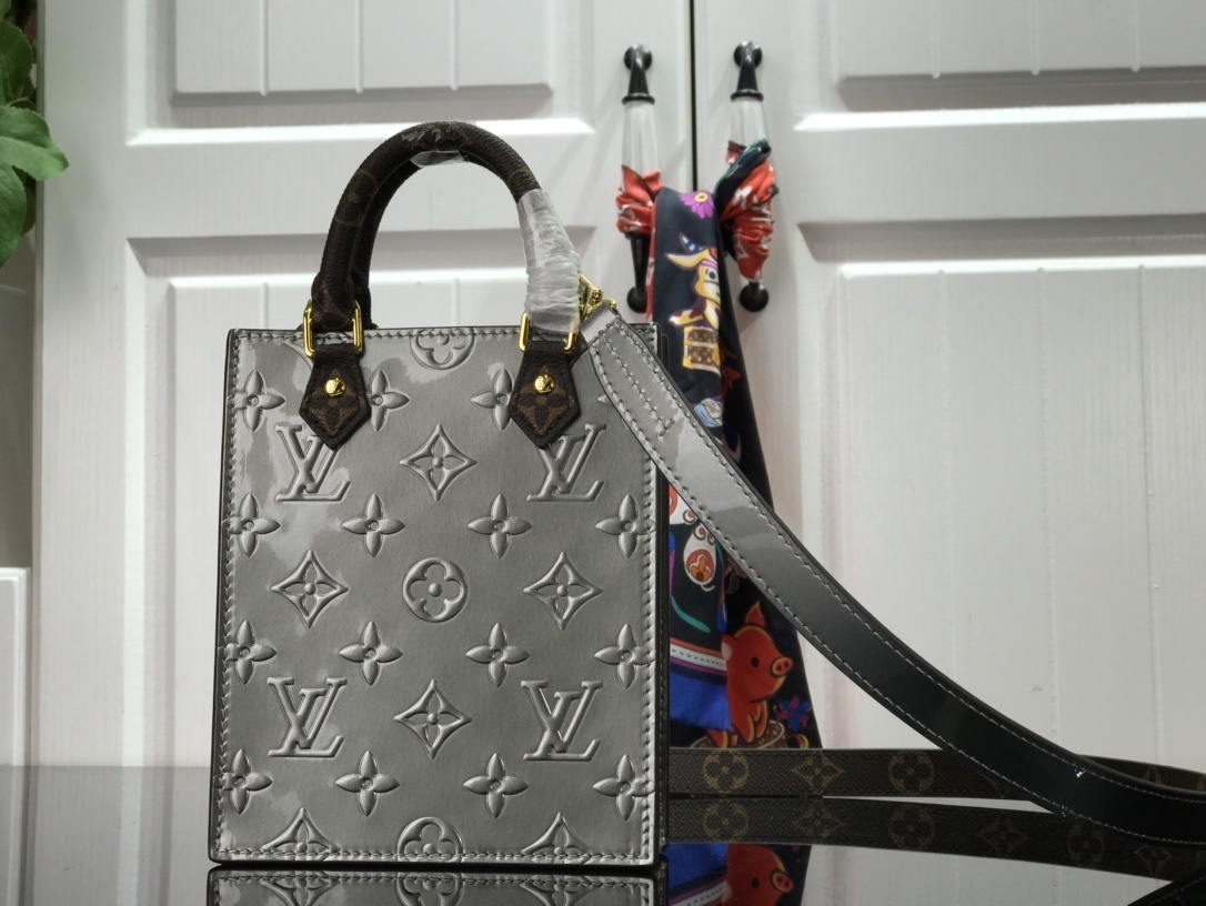 LV PETIT SAC PLAT M90564 