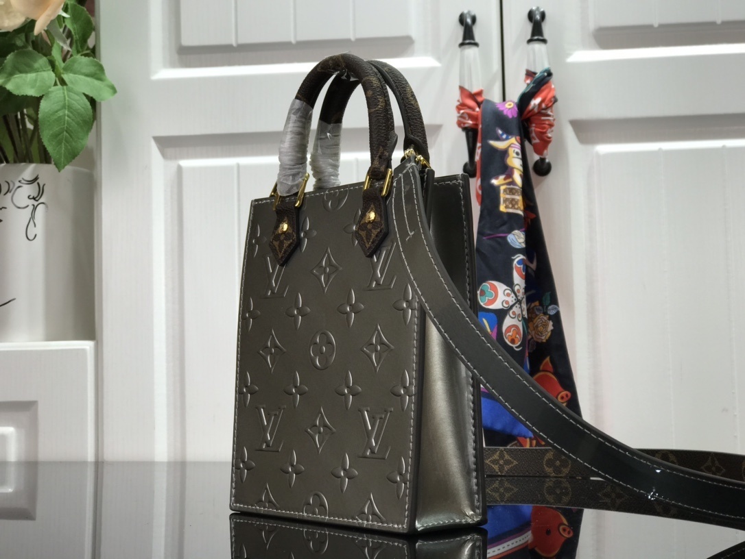 LV PETIT SAC PLAT M90564 