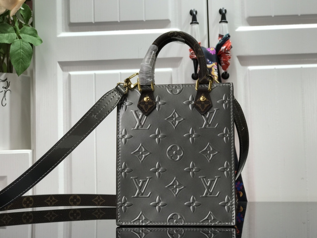 LV PETIT SAC PLAT M90564 