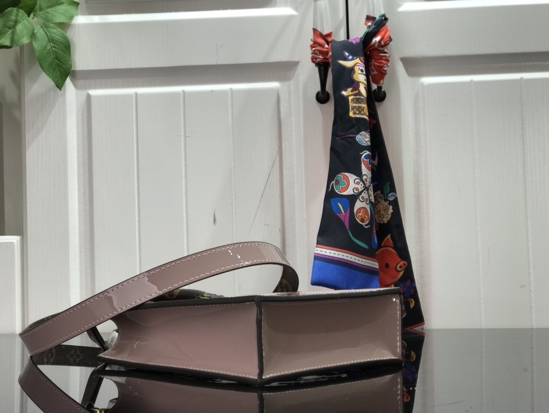 LV PETIT SAC PLAT M90564 