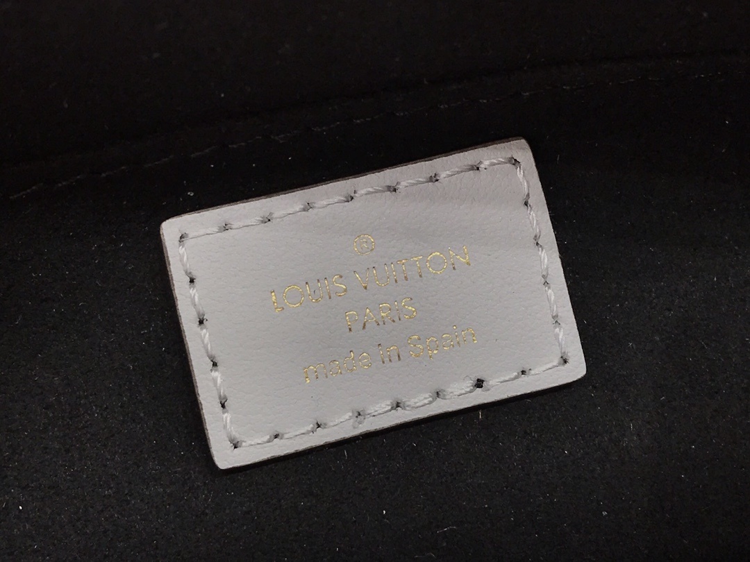 LV PETIT SAC PLAT M90564 