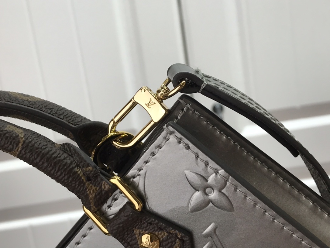 LV PETIT SAC PLAT M90564 
