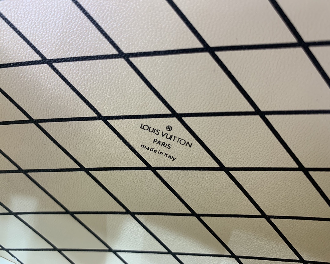 LV PETITE BOITE CHAPEAU M43514