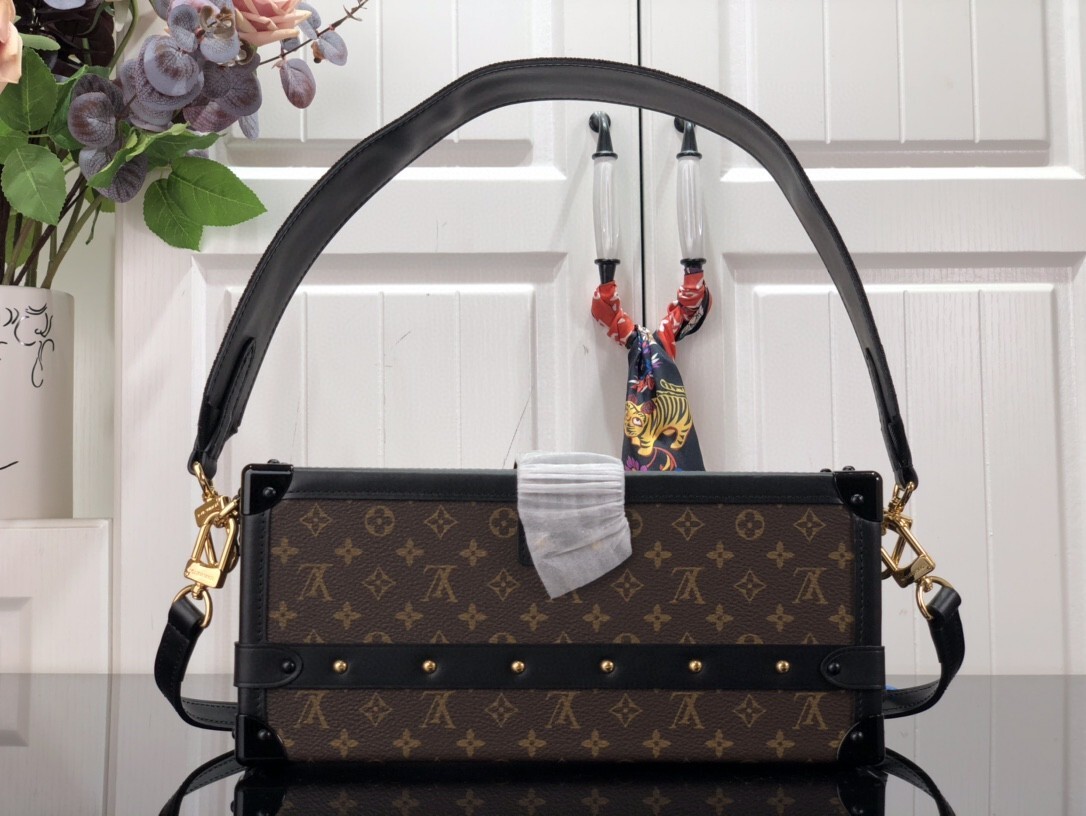 LV PETITE MALLE EAST WEST M46120