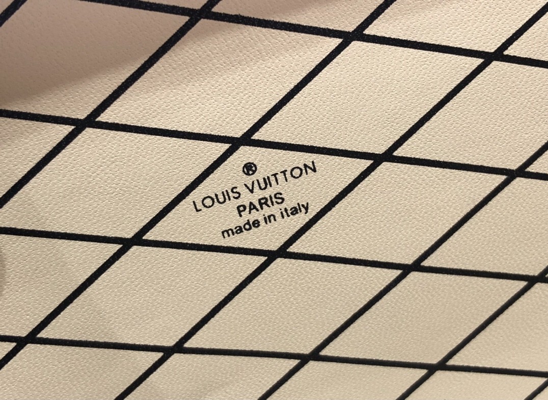 LV PETITE MALLE EAST WEST M46120