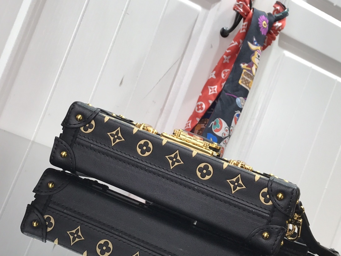 LV PETITE MALLE M57827 