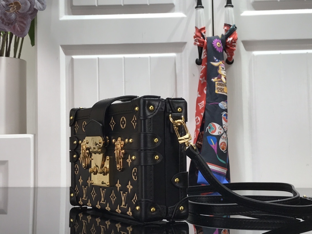 LV PETITE MALLE M57827 