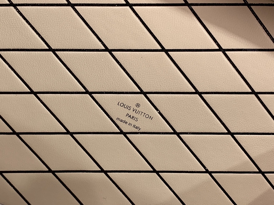 LV PETITE MALLE M94219BT 