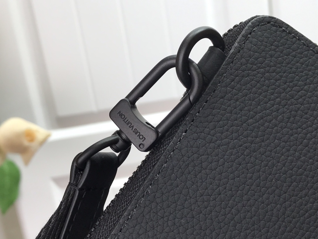 LV PHONE POUCH M57089