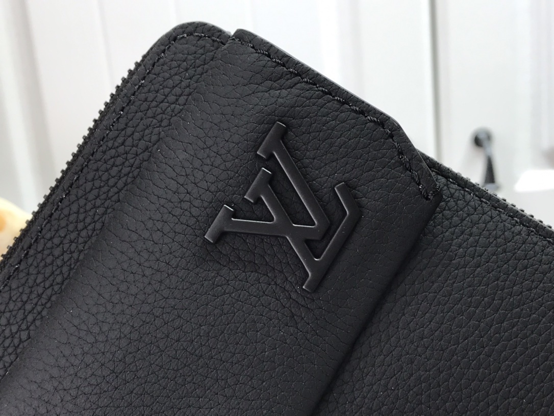 LV PHONE POUCH M57089