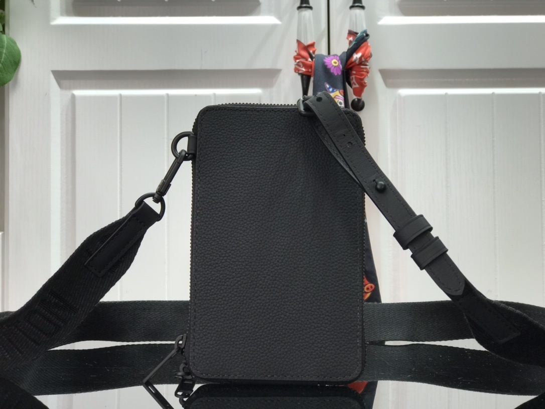 LV PHONE POUCH M57089