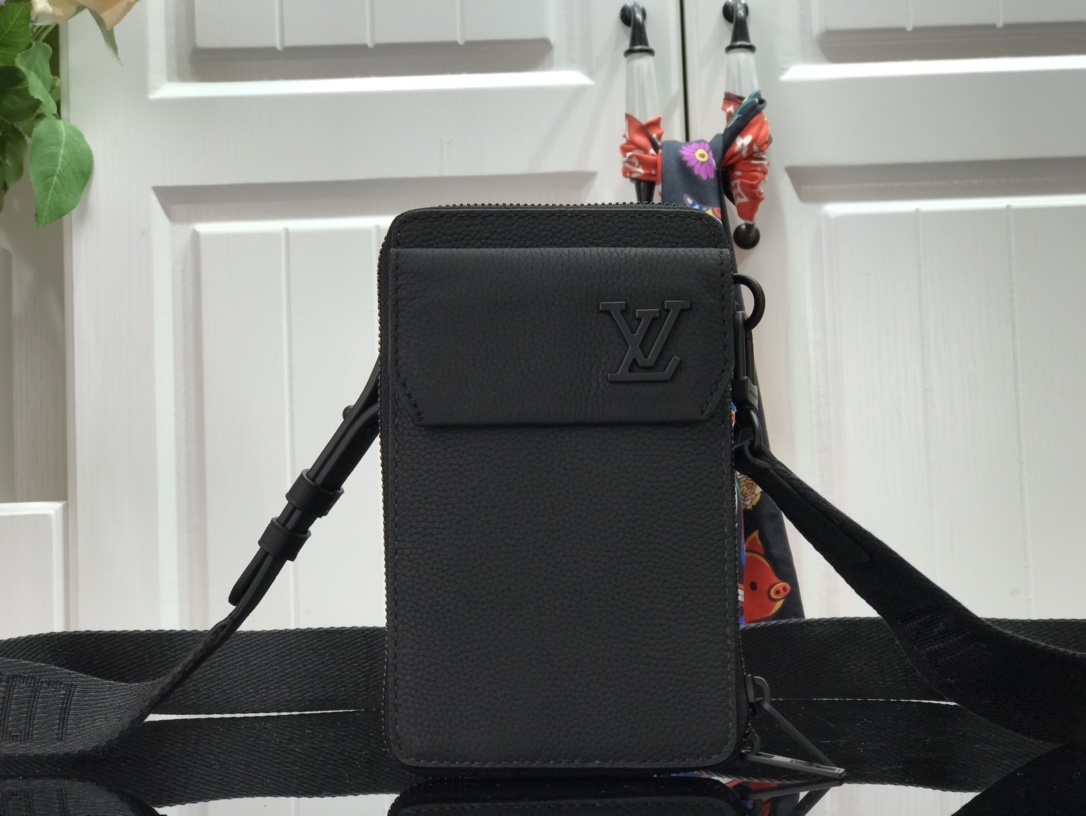 LV PHONE POUCH M57089