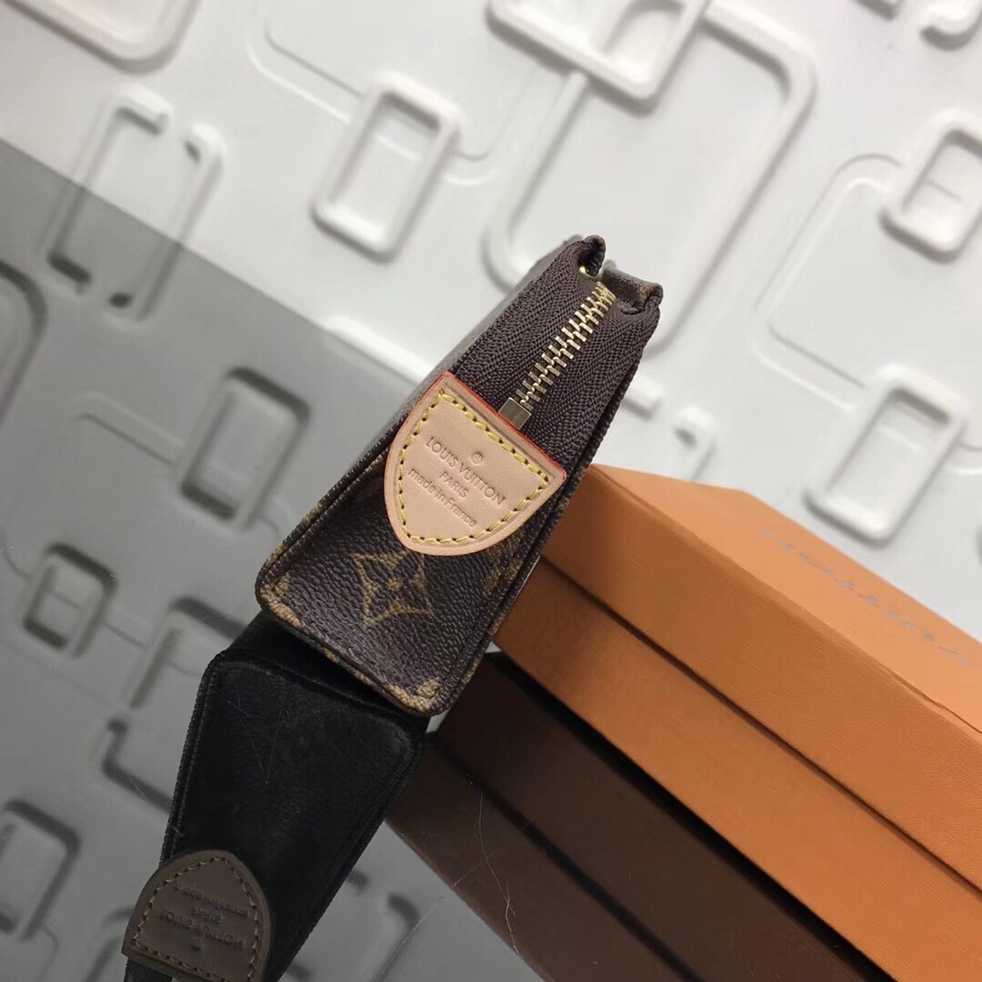 LV POCHE TOILETTE 15 M47546