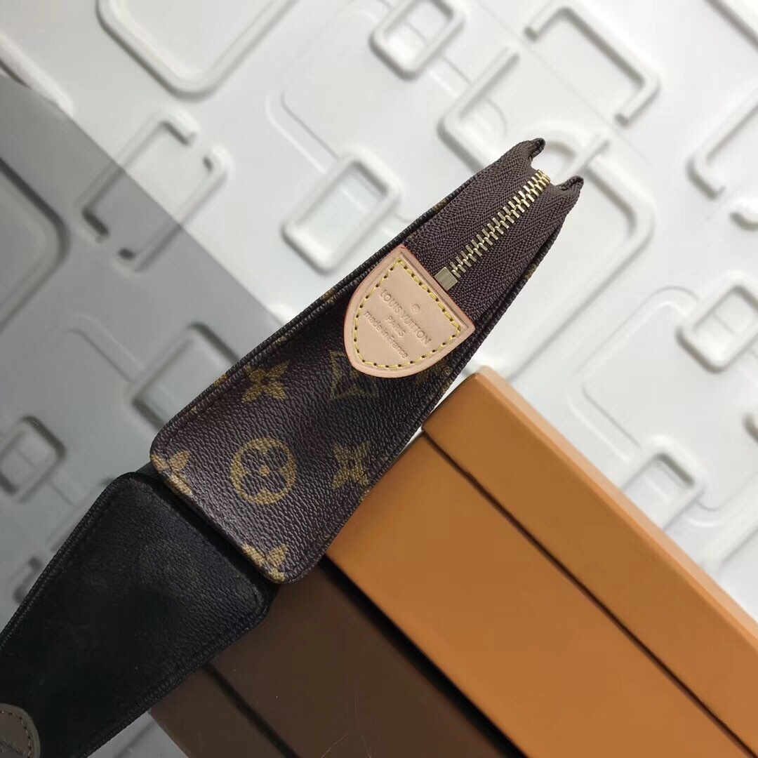 LV POCHE TOILETTE 19 M47544