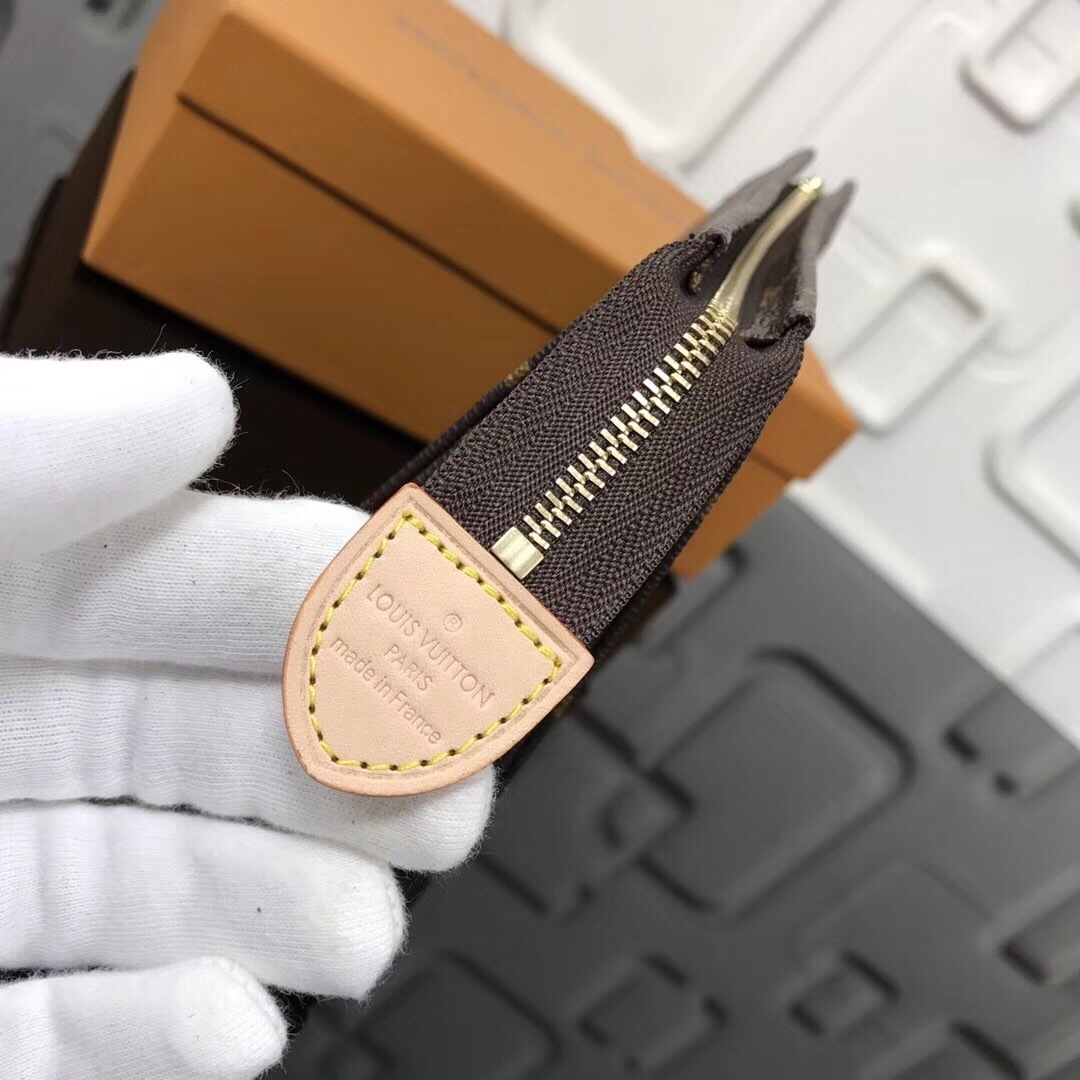 LV POCHE TOILETTE 19 M47544