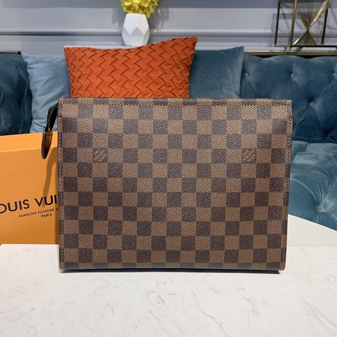 LV POCHE TOILETTE 26 M47542