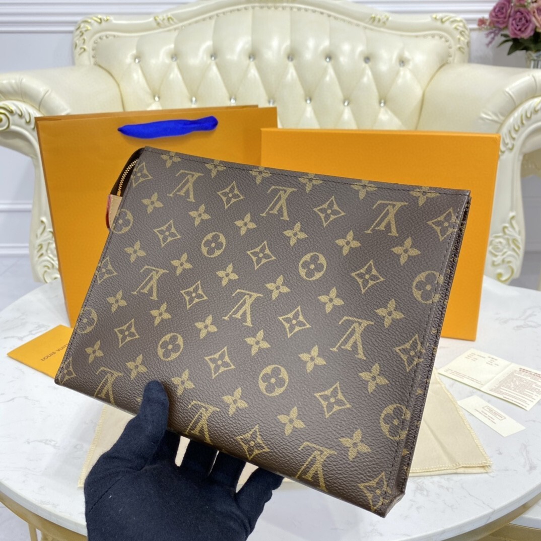 LV POCHE TOILETTE 26 M47542