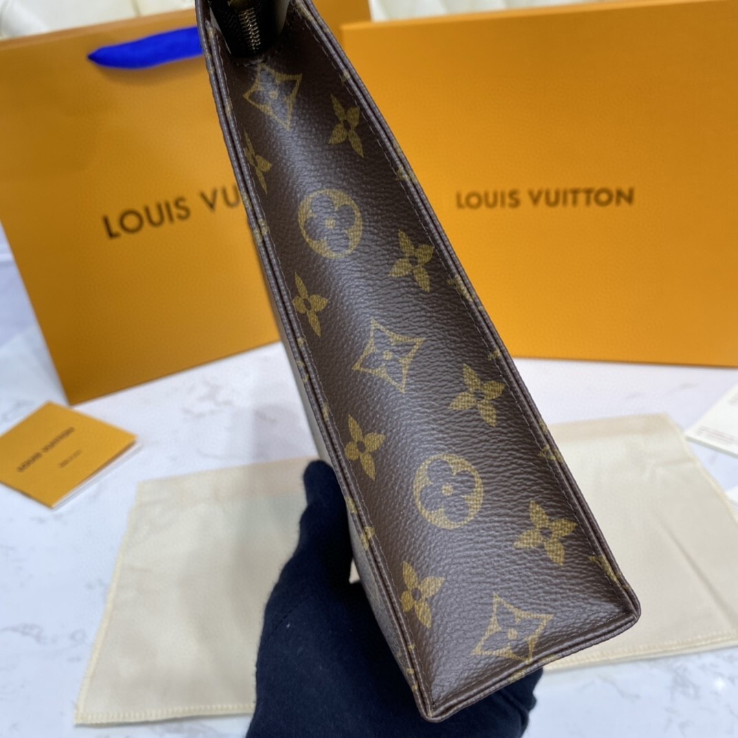 LV POCHE TOILETTE 26 M47542