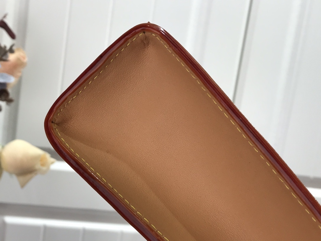 LV POCHE TOILETTE 26 SINCE 1854 M80306