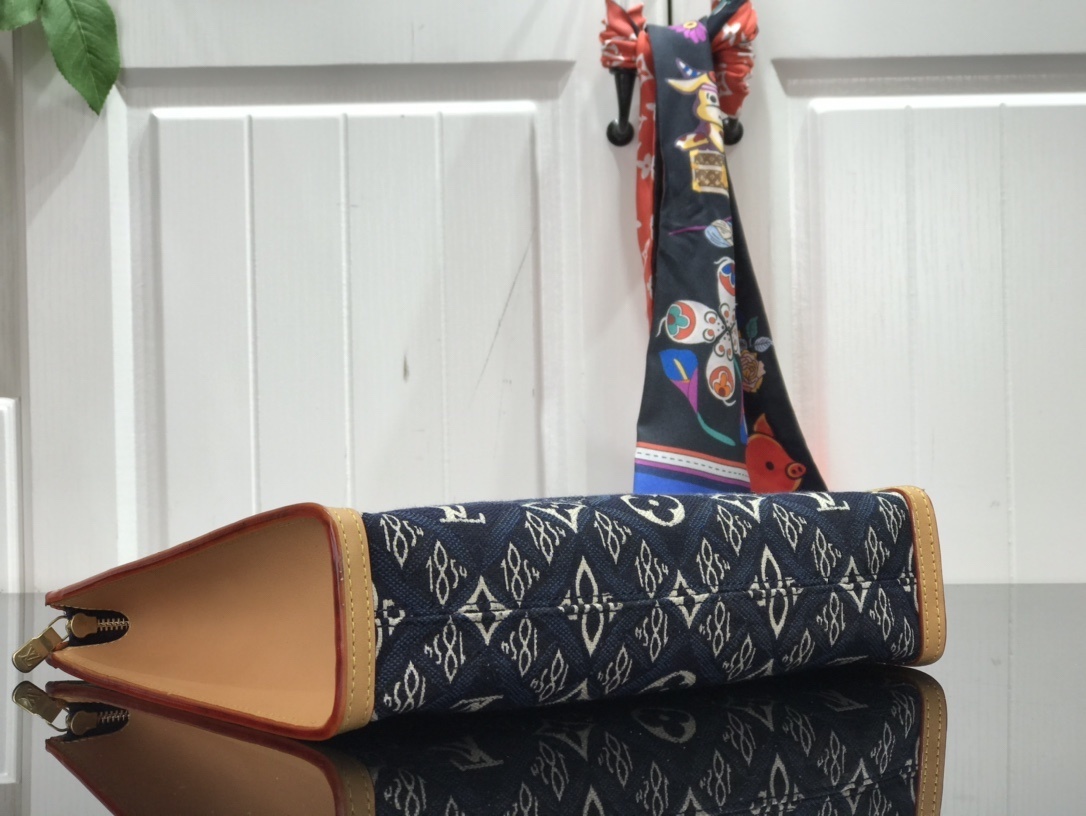 LV POCHE TOILETTE 26 SINCE 1854 M80306