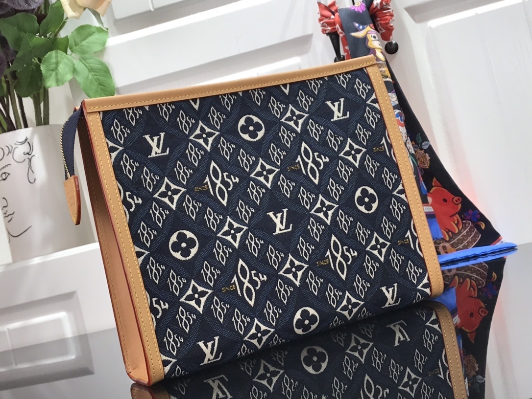 LV POCHE TOILETTE 26 SINCE 1854 M80306