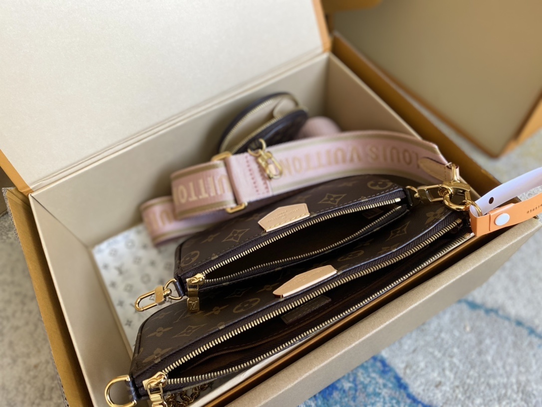 LV Pochette Accessoires 4106U 