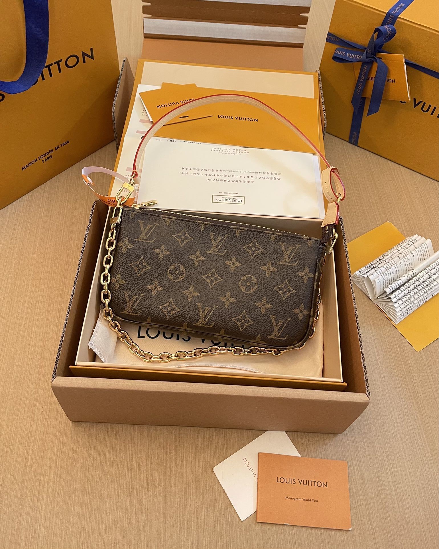 LV Pochette Accessoires 4106U 