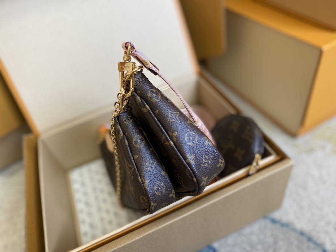 LV Pochette Accessoires 4106U 