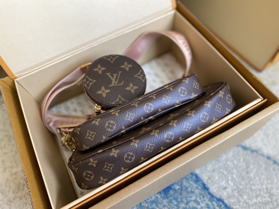 LV Pochette Accessoires 4106U 