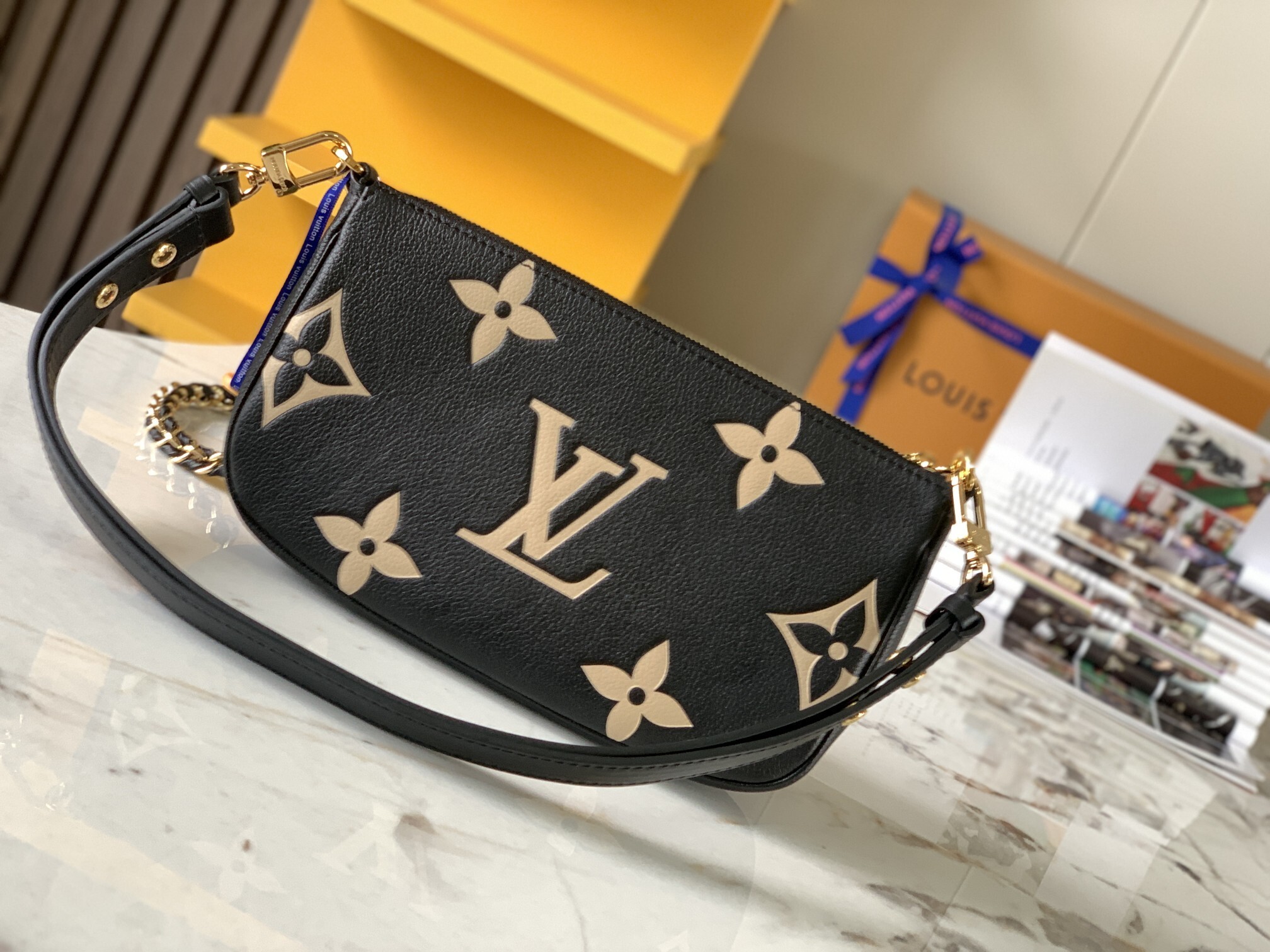 LV Pochette Accessoires 4106U 