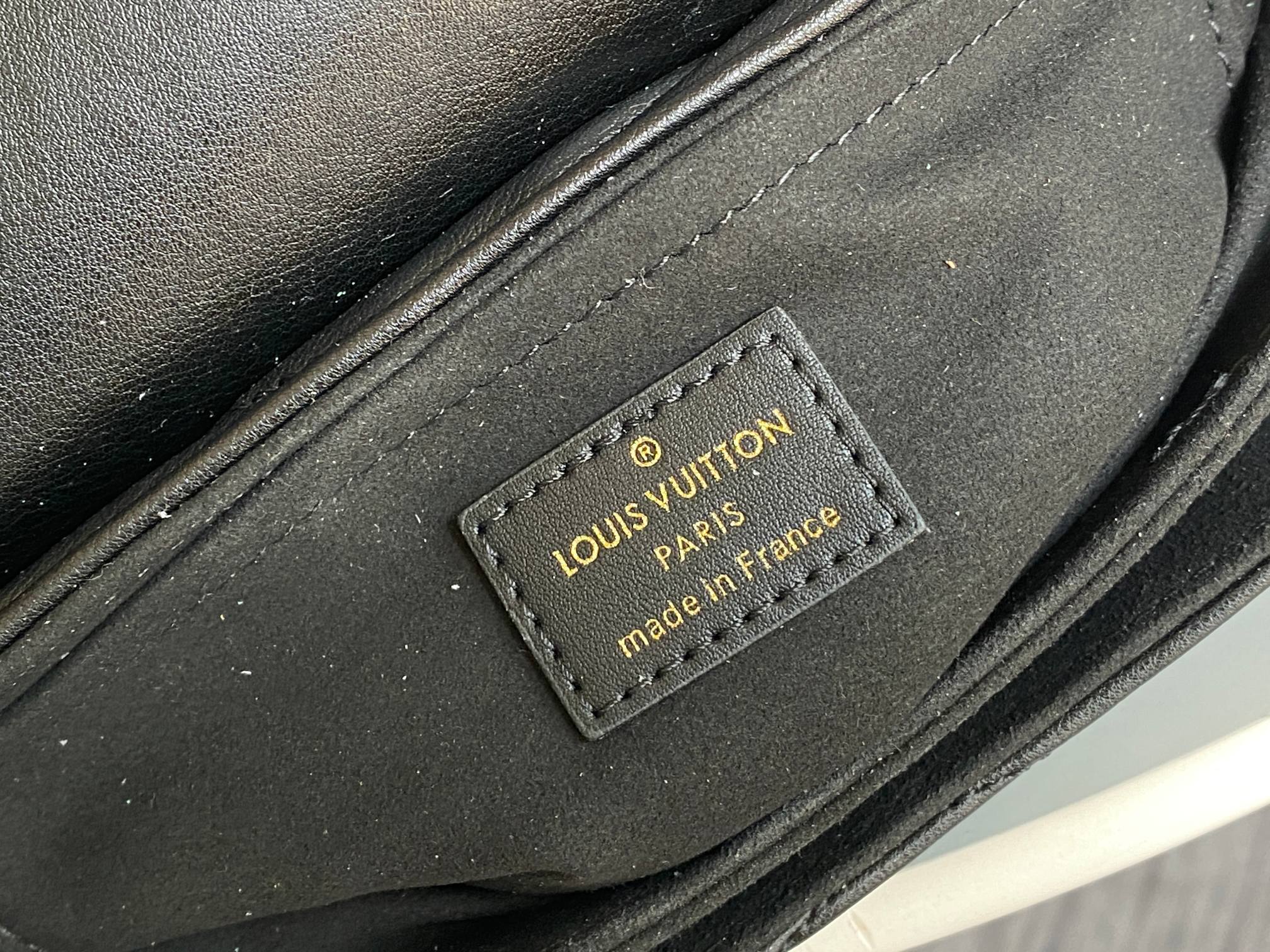 LV Pochette Accessoires 4106U 