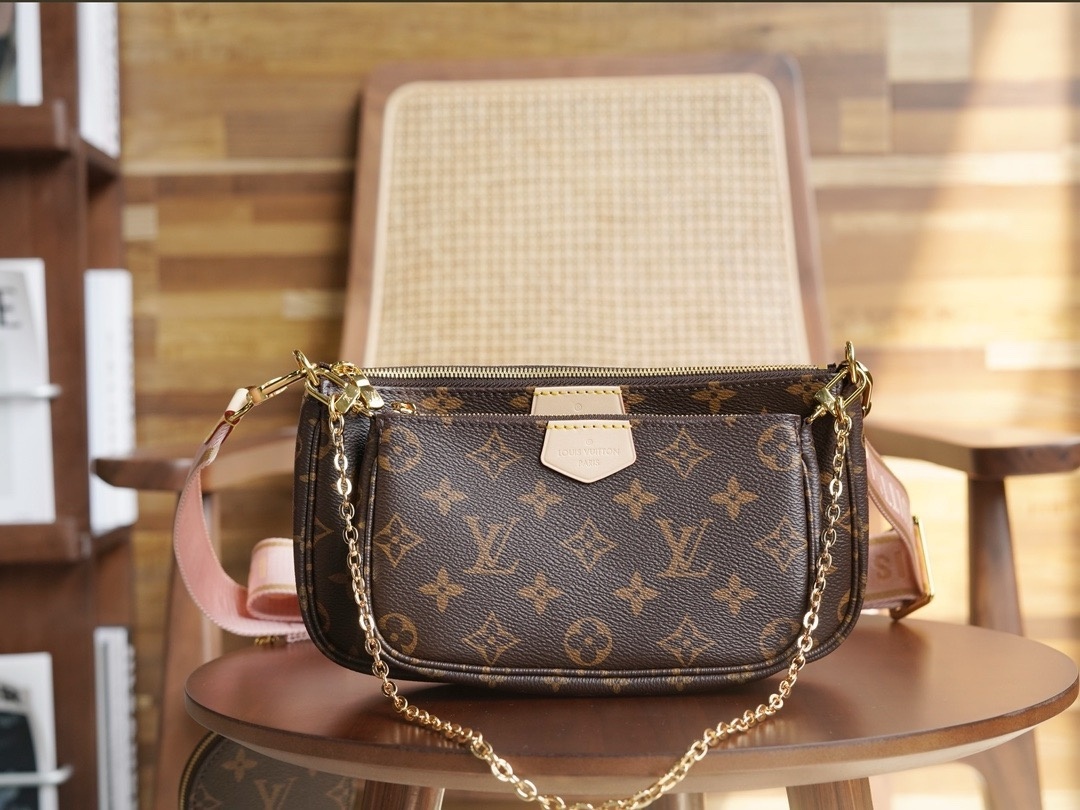 LV Pochette Accessoires 4106U 