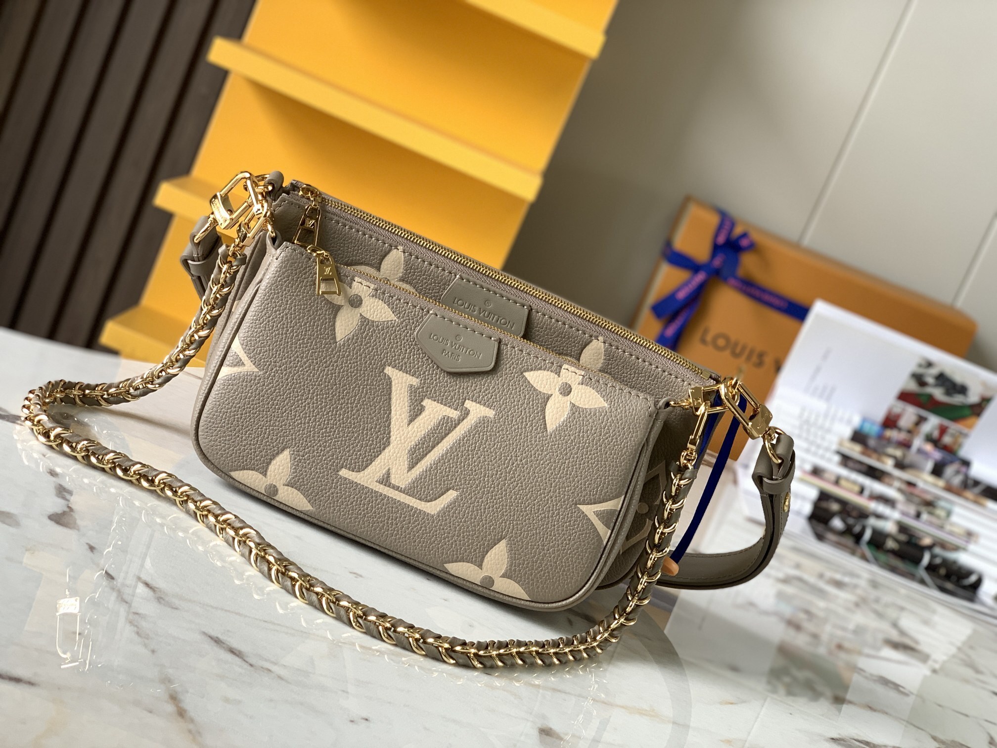 LV Pochette Accessoires 4106U 