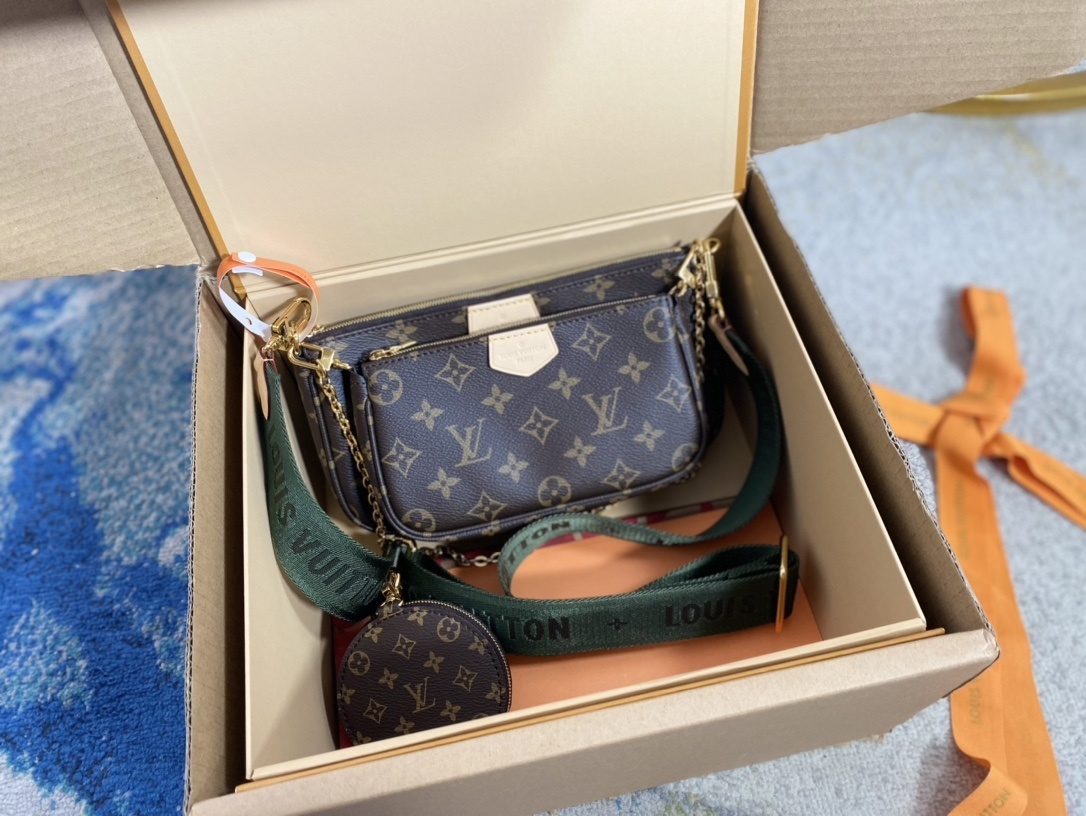 LV Pochette Accessoires 4106U 